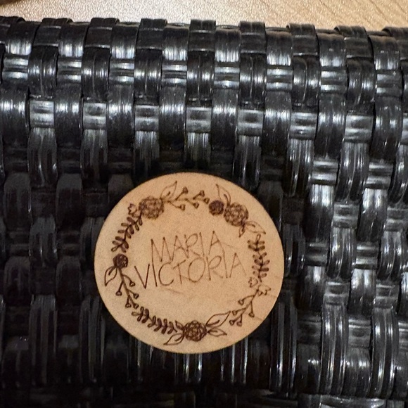 Black Textured Crossbody Bag with Geometric Strap - Picture 2 of 4